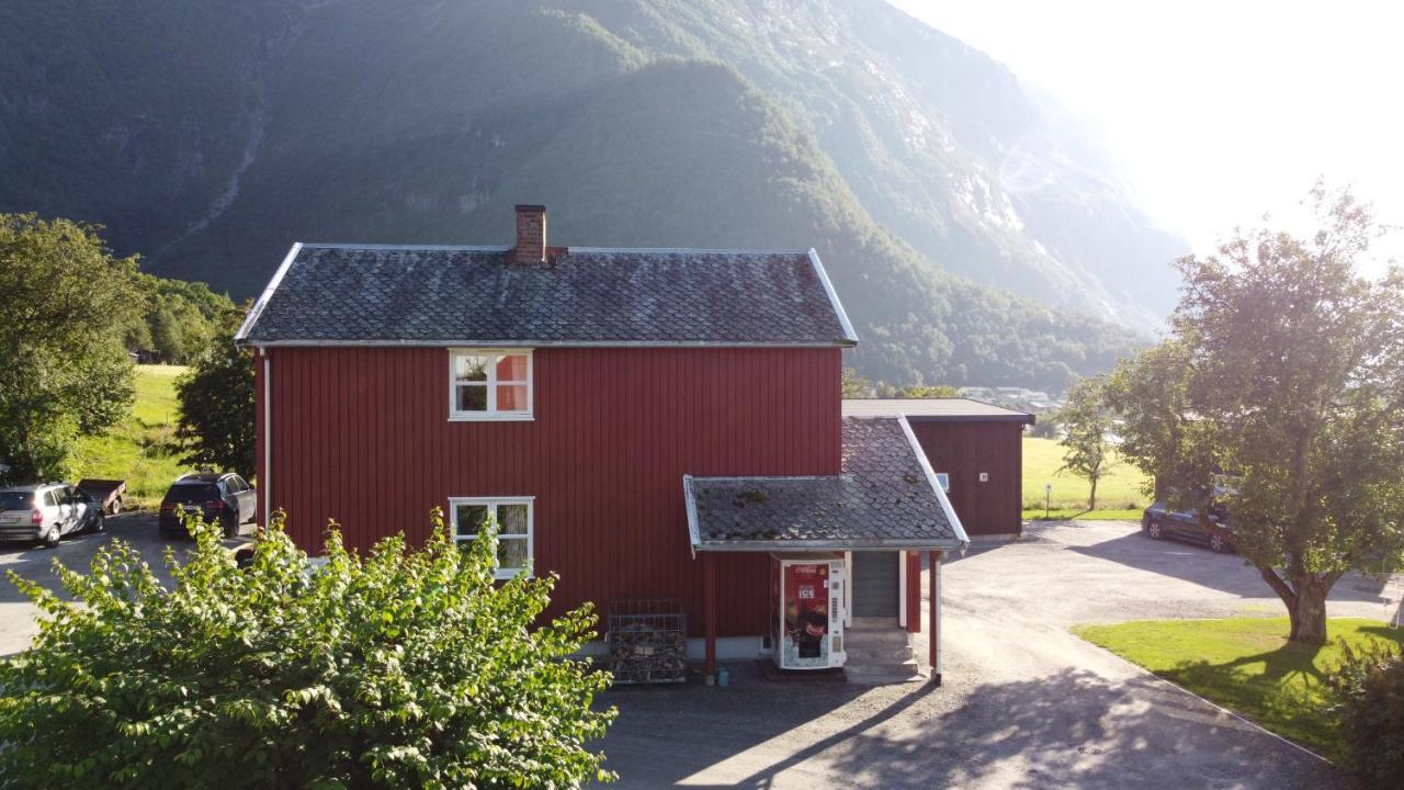 Andalsnes Hostel エクステリア 写真