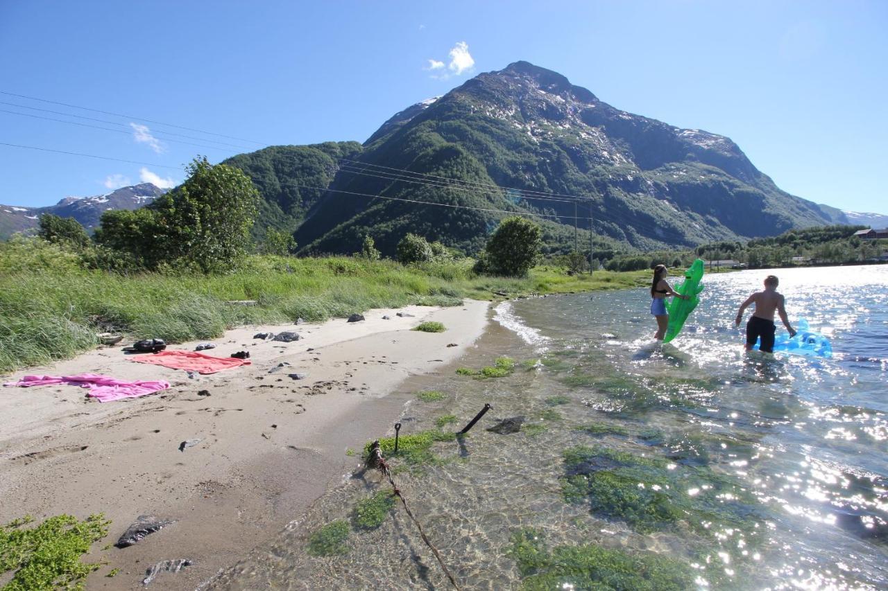 Andalsnes Hostel エクステリア 写真